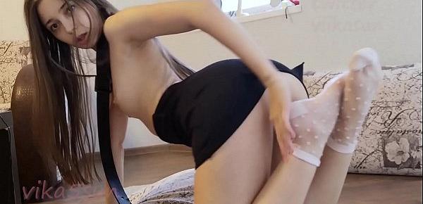  schoolgirl lifted her skirt and showed her ass after school
